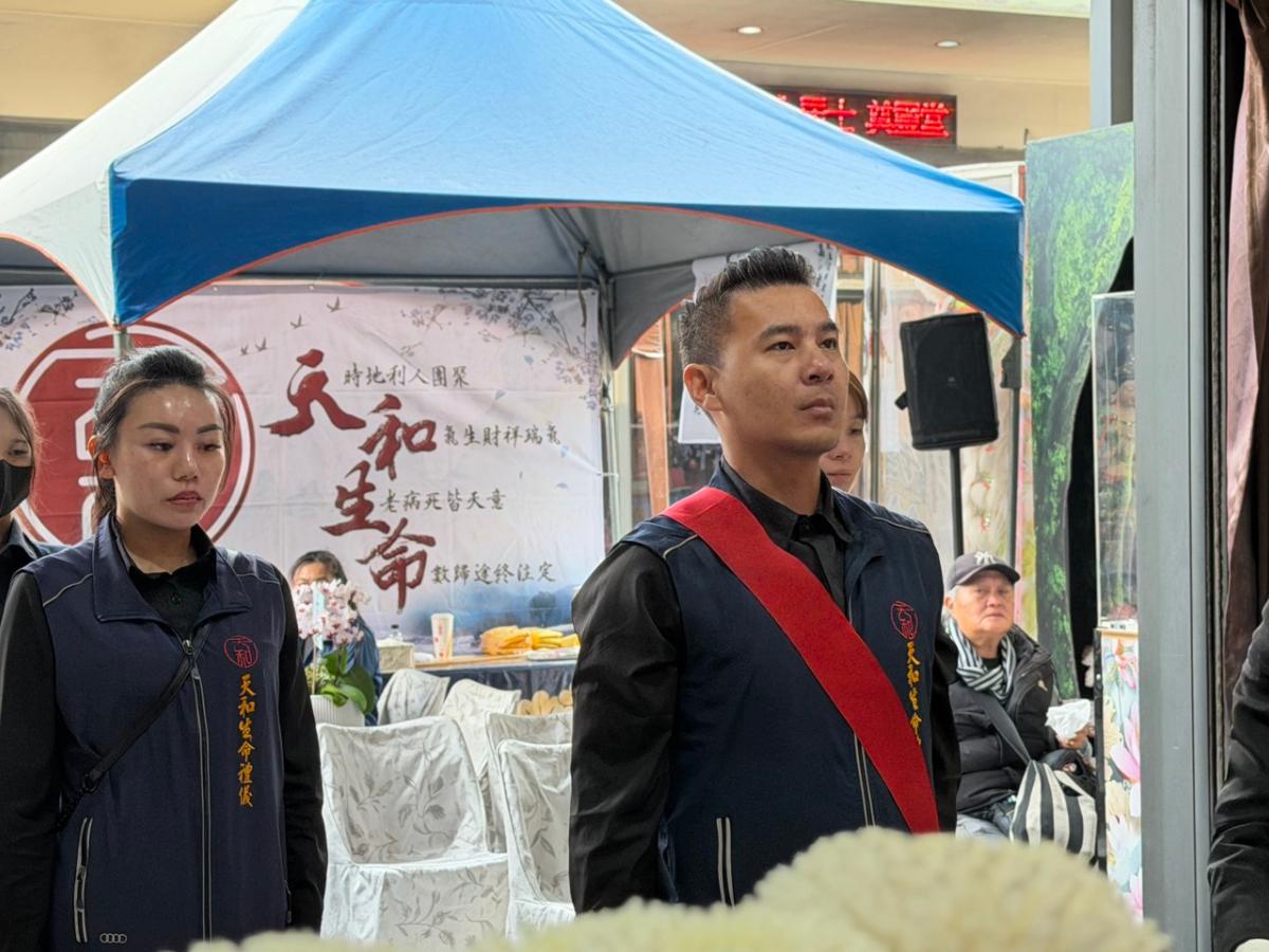 如何挑選高雄葬儀社 十年經驗左營禮儀師專業引導 圓滿送別摯愛