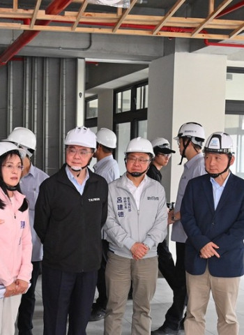 臺東樂齡大樓拚9月啟用　行政院長卓榮泰強調托育與長照整合