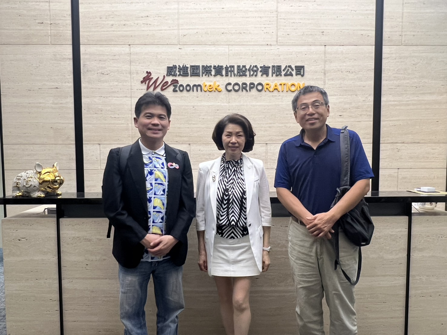 中正企管黃正魁主任拜會威進國際　張力潔總經理共商實習、產學合作與AI教學