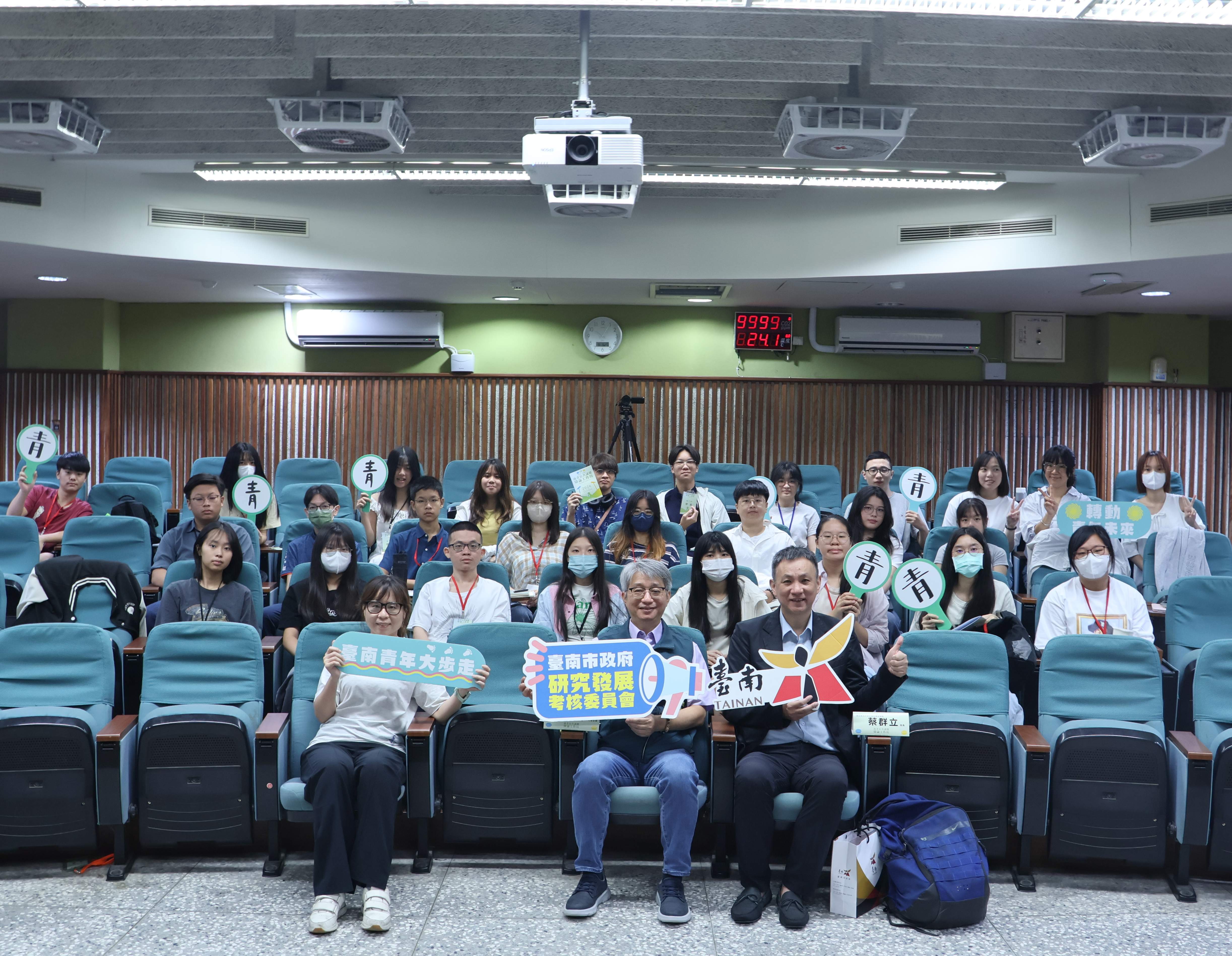 南青辯論工作坊聚焦社群媒體管制　近50名青年正反交鋒培養公共思辨力