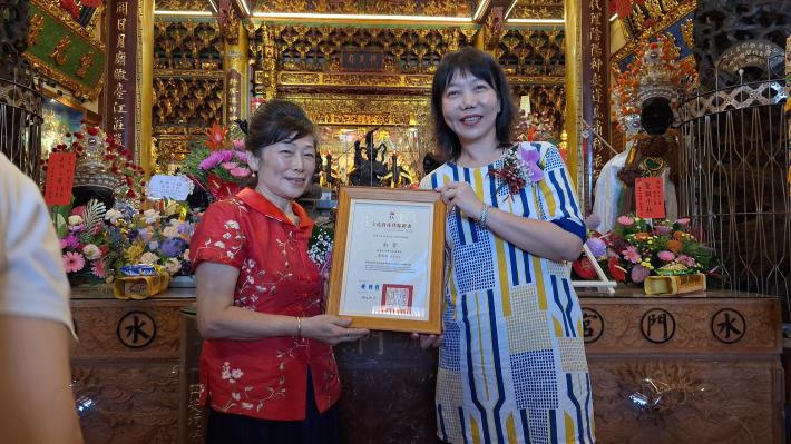 臺南南管藝師黃美美獲認定文資保存者　文化局長黃雅玲親頒證書見證南聲社傳承里程碑