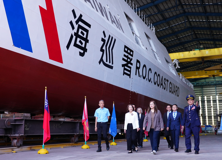 海巡署安平級巡防艦最終艘「東港艦」命名下水　守護海疆再添新戰力