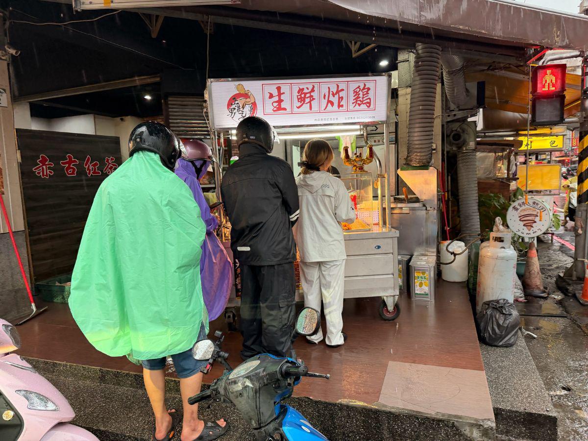 高雄新興區人氣炸雞選擇 堅持新鮮現炸鎖住鮮甜肉汁 下班聚餐或家庭加菜都方便