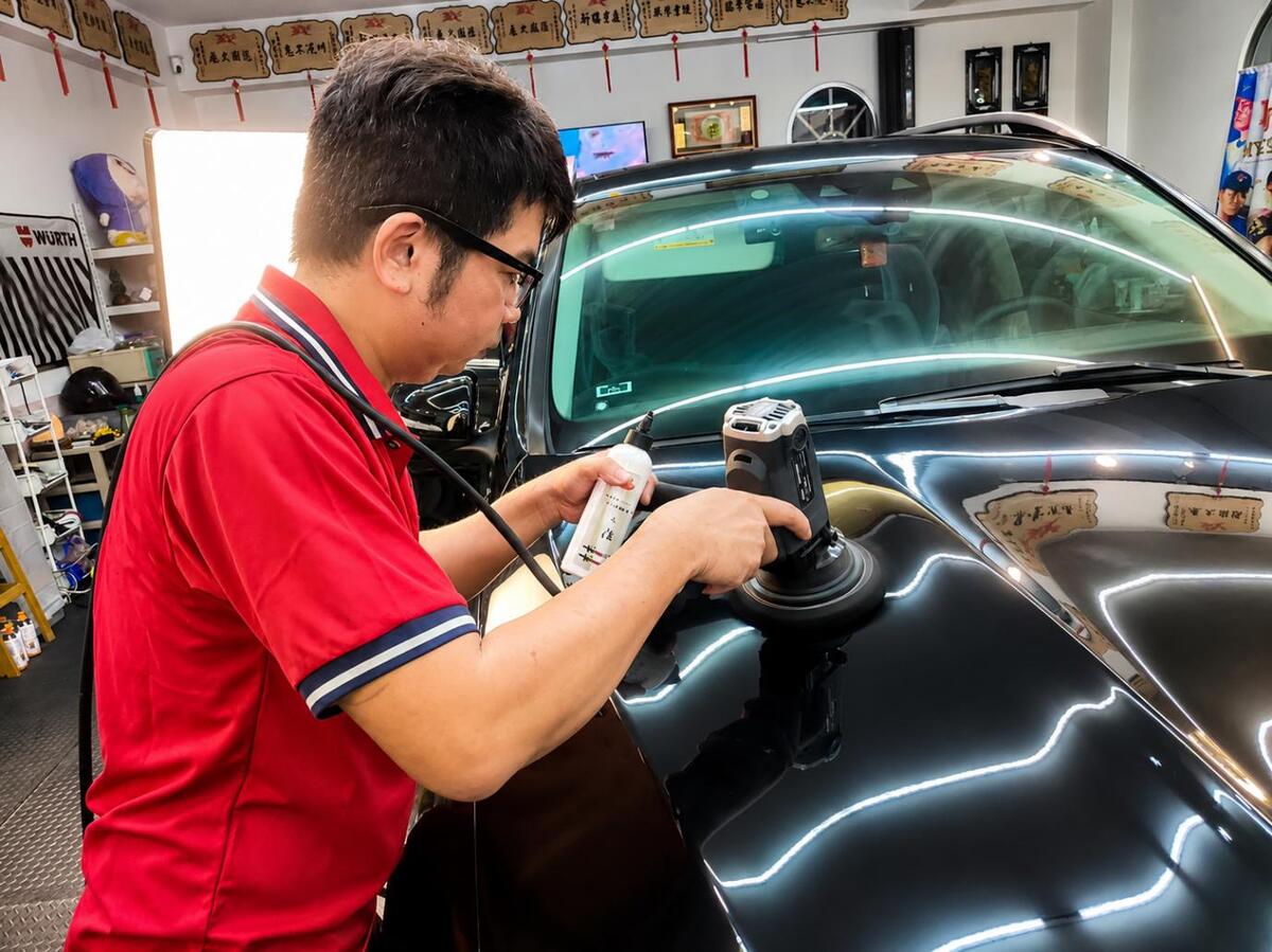 台南汽車美容職人從漆面到內裝一手包辦 新化車體鍍膜一站式提升車況外觀內裡都閃亮